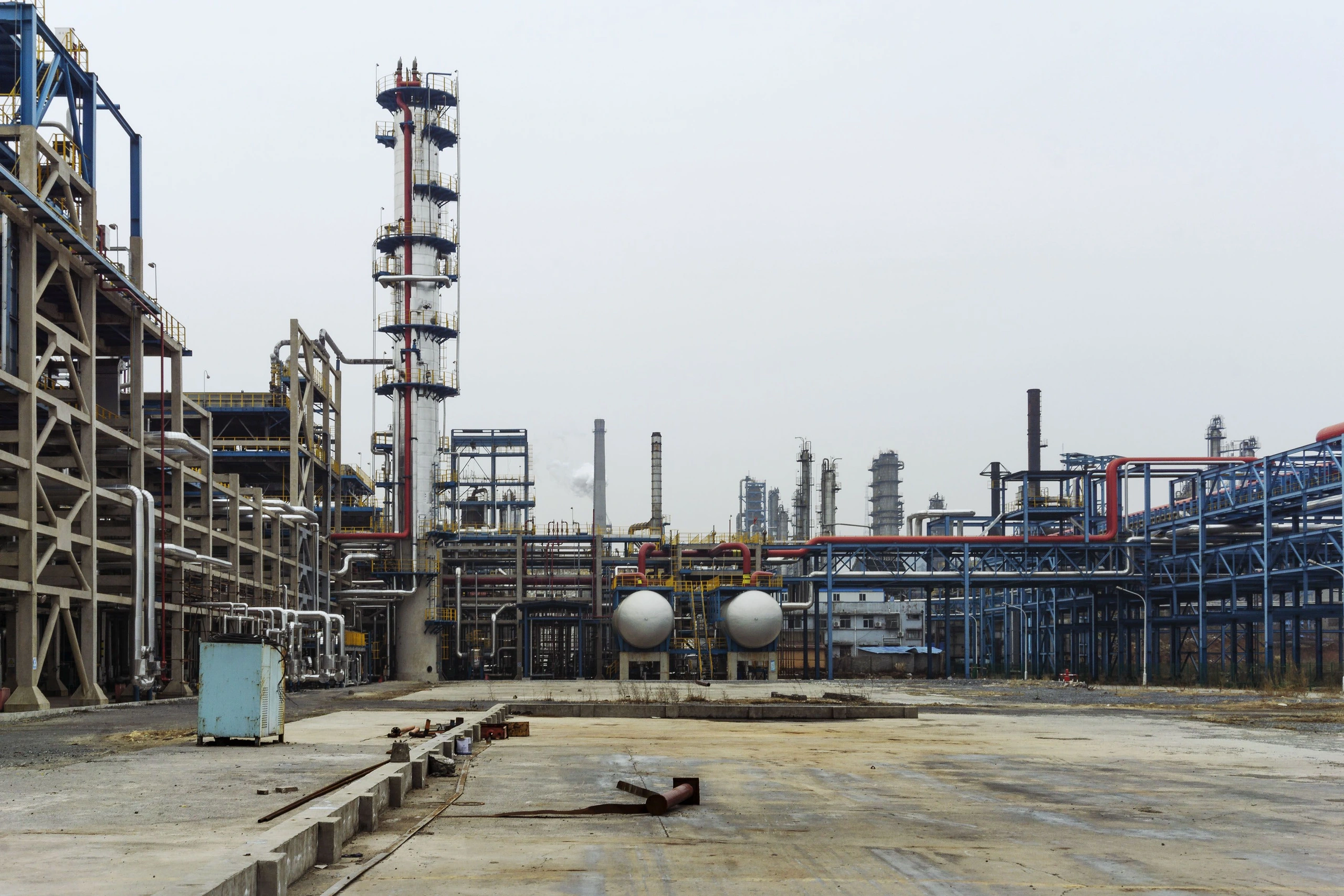 Petroleum, Petrochemicals & Bulk Commodities — industry illustration